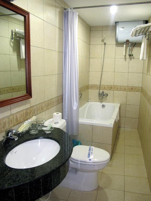 Prince Hanoi Hotel Екстер'єр фото